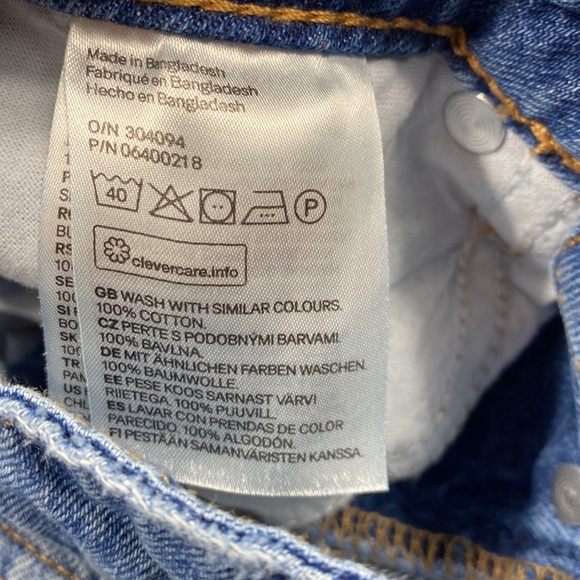 RELISTED H&M High Waisted Mom Jeans Destruct - Picture 5 of 9